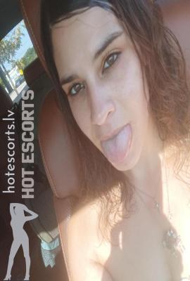sarkans Escort Riga